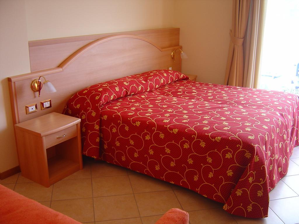 Hotel Residence Panoramica Brenzone sul Garda Habitación foto