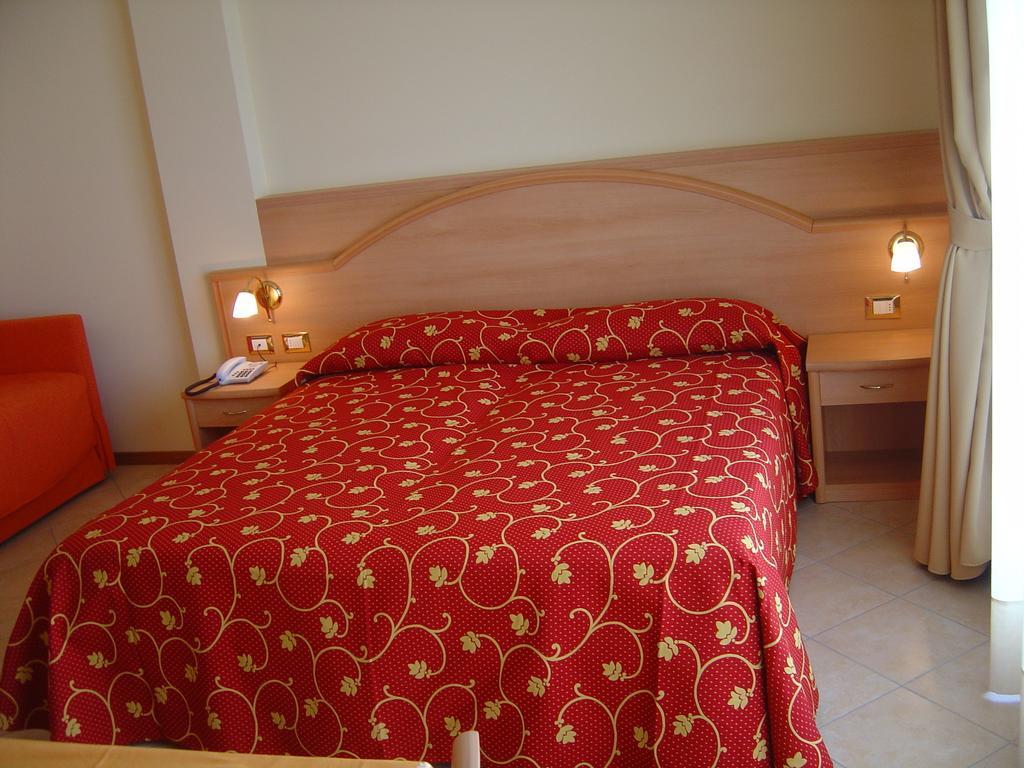 Hotel Residence Panoramica Brenzone sul Garda Habitación foto